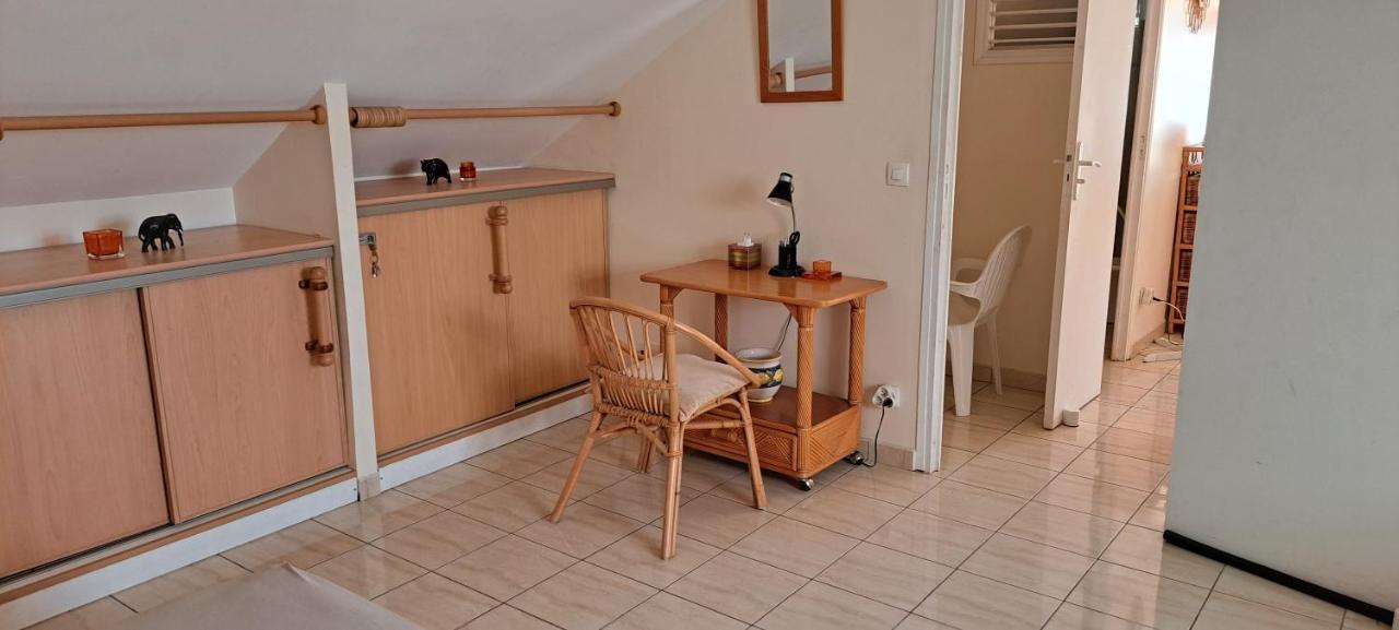 Logement Spacieux Deux Pieces A Baie Mahault Eksteriør billede